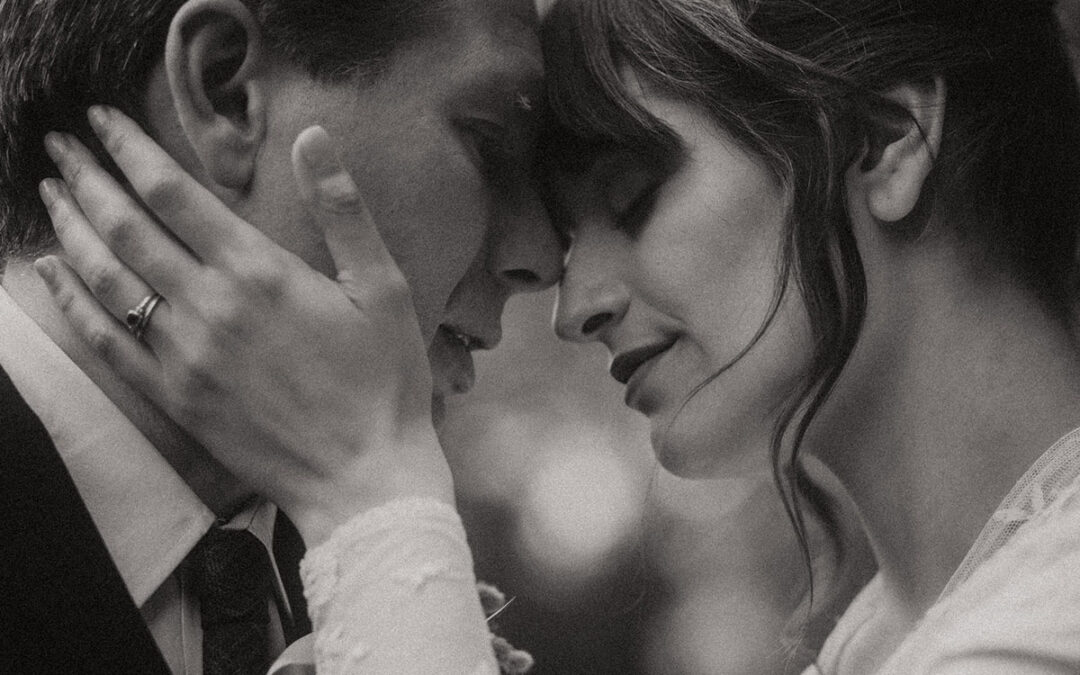 Using an 85mm Lens to Evoke Intimacy In Wedding Portraits